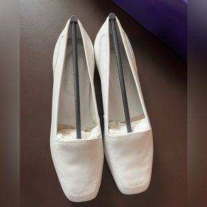 Enzo Angiolini flat slip on (white)